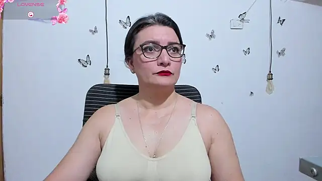 Snapshot of Amie_Adams82_ chatting on June 15, 3:03 pm Amie Adams82 online show from June 15, 3:03 pm