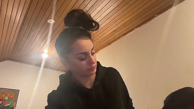 JeSuisUnTapin online show from March 12, 3:45 am