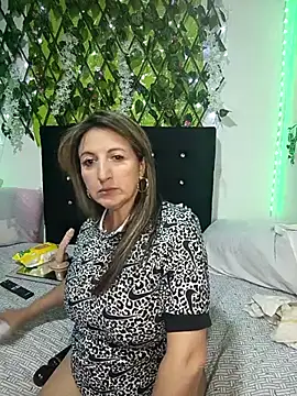 Snapshot of any_mour chatting on November 26, 9:27 pm any mour online show from November 26, 9:27 pm