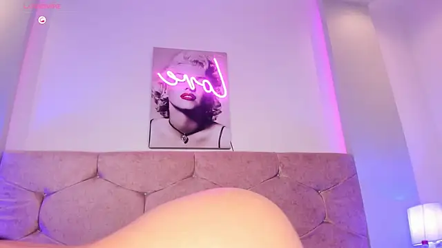 Cameliaa Smiith online show from December 14, 9:29 am