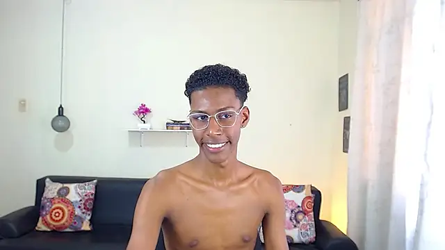 maiki18  online show from January 30, 4:45 pm