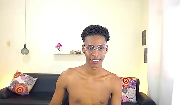 maiki18  online show from February 21, 4:59 pm