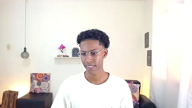 maiki18  online show from March 18, 7:53 pm