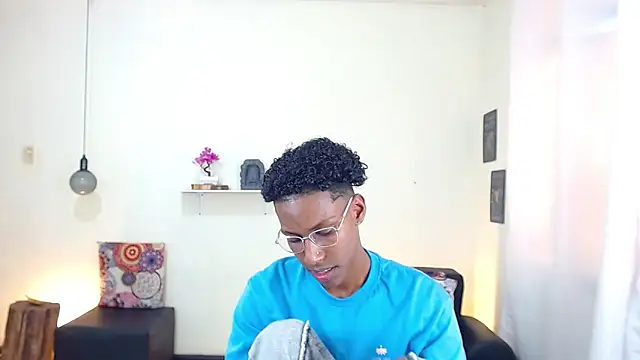 maiki18  online show from March 19, 8:00 pm