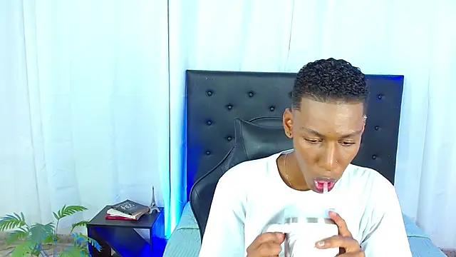 maiki18  online show from March 4, 8:48 pm