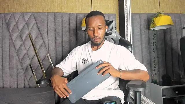 JamesParck online show from April 26, 10:40 pm