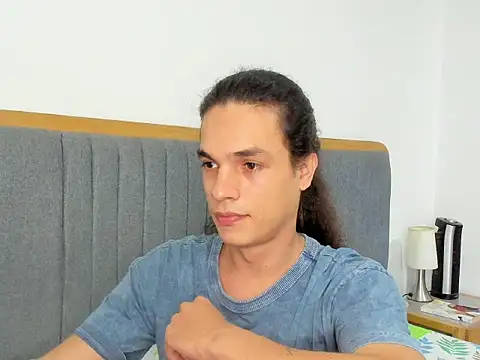 uglycoyote18 online show from October 26, 10:04 pm