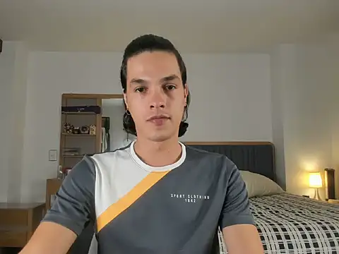 uglycoyote18 online show from April 23, 5:19 am