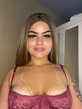 Lolacavalona online show from December 5, 2:00 pm