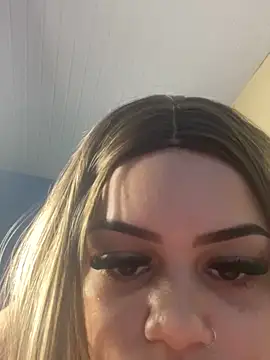 Lolacavalona online show from December 8, 6:06 pm