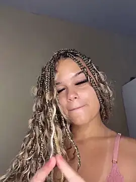 Lolacavalona online show from February 2, 6:37 am