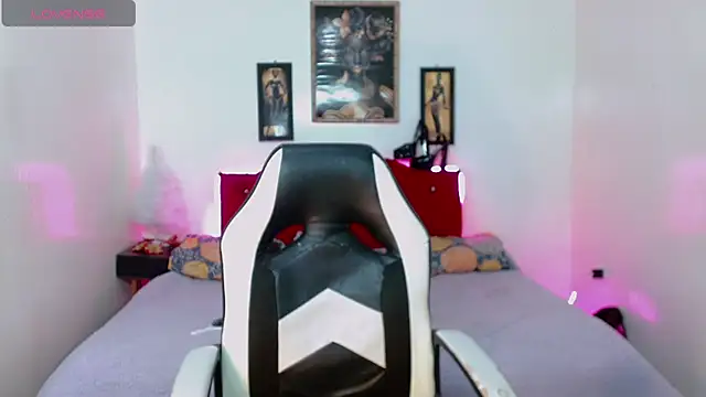 Snapshot of AdharaaMoon chatting on December 5, 12:47 pm AdharaaMoon online show from December 5, 12:47 pm