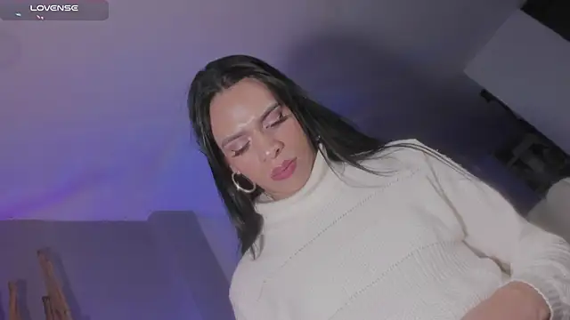 Snapshot of danna_v chatting on March 2, 9:32 pm danna v online show from March 2, 9:32 pm