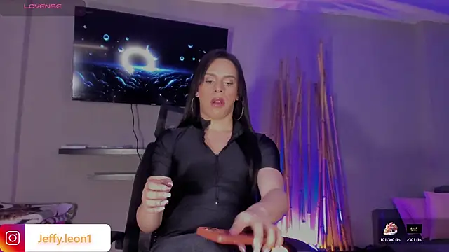 Snapshot of danna_v chatting on October 19, 4:13 am danna v online show from October 19, 4:13 am