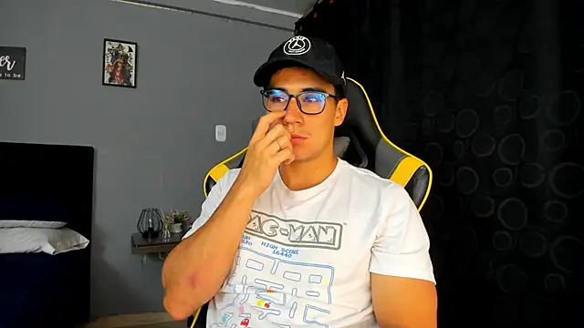 owengray2n online show from September 15, 2:22 am