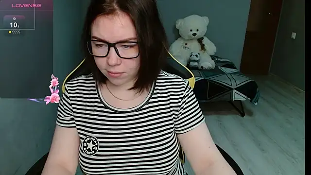 Emily Amorre online show from October 6, 1:14 am