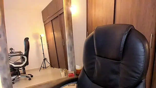 alikahouston4 online show from March 6, 8:19 am