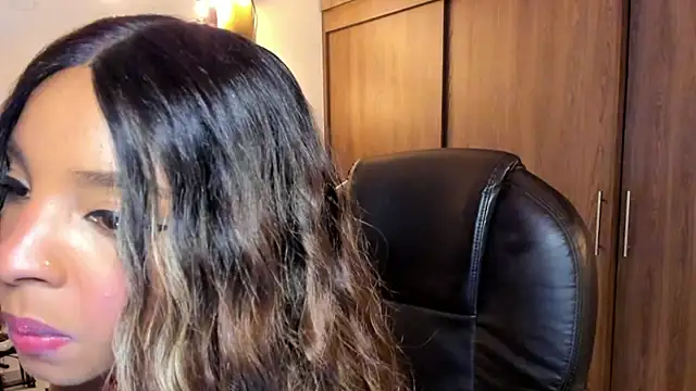 alikahouston4 online show from March 13, 6:37 am