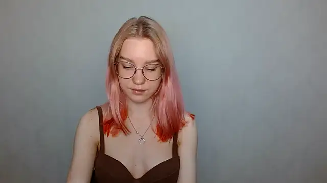 cindi hot online show from December 8, 8:09 am