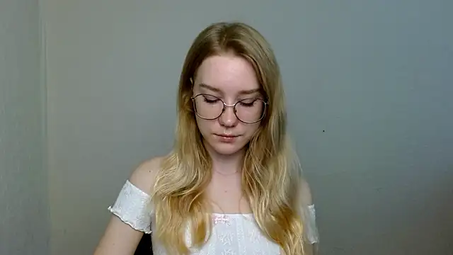 cindi hot online show from November 19, 8:14 am