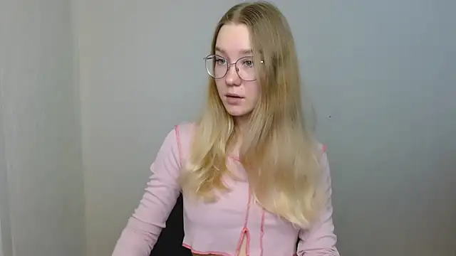 cindi hot online show from February 18, 2:24 pm