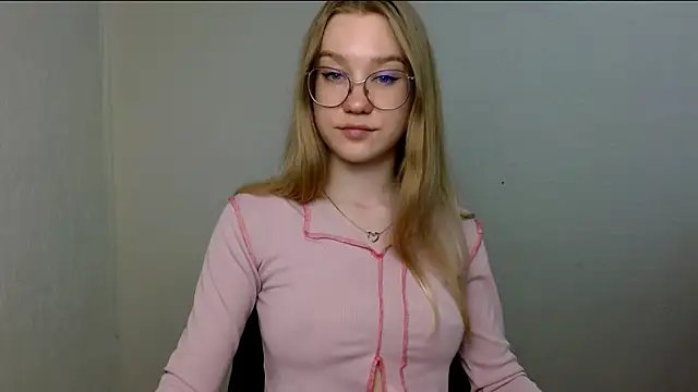 Snapshot of cindi_hot chatting on June 19, 2:32 pm cindi hot online show from June 19, 2:32 pm