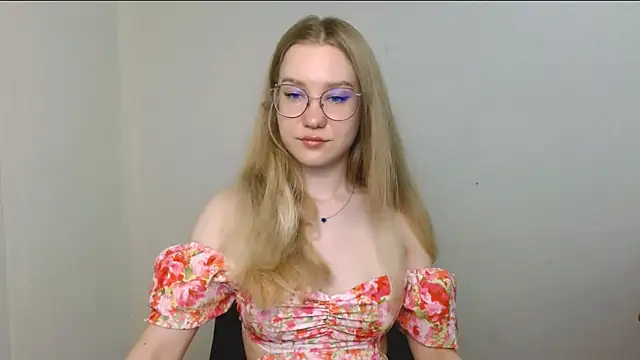 Snapshot of cindi_hot chatting on July 7, 10:19 am cindi hot online show from July 7, 10:19 am