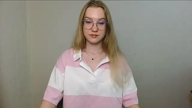 Snapshot of cindi_hot chatting on July 10, 10:29 am cindi hot online show from July 10, 10:29 am