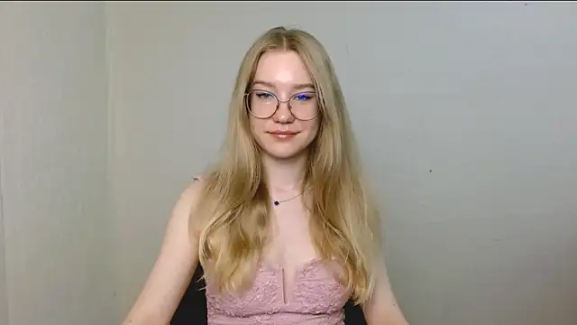 Snapshot of cindi_hot chatting on July 11, 10:29 am cindi hot online show from July 11, 10:29 am