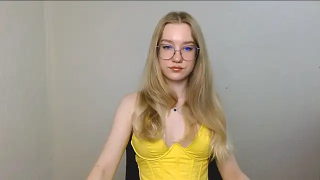 Snapshot of cindi_hot chatting on July 18, 10:41 am cindi hot online show from July 18, 10:41 am