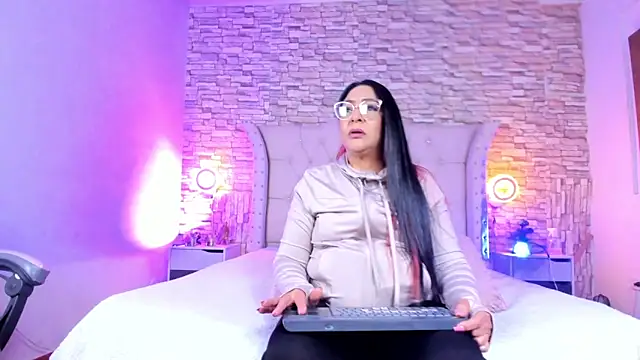 Gina Myers online show from March 4, 11:49 am