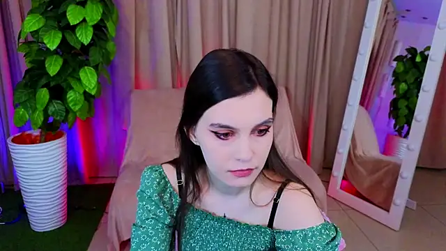 SusieMorris online show from March 21, 1:45 am