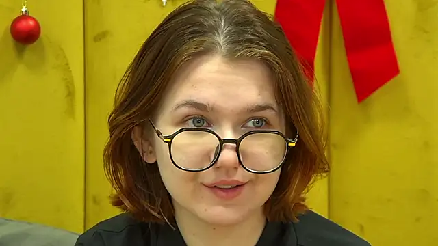 LessySmith online show from December 20, 4:19 am