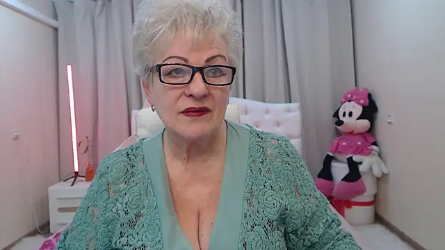 KayleSmoll online show from May 1, 6:34 pm