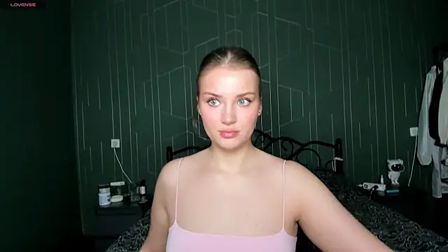 Snapshot of DeniRicchii chatting on December 3, 5:48 am DeniRicchii online show from December 3, 5:48 am