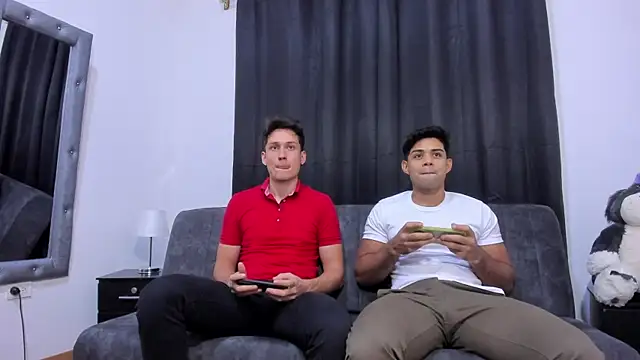 Snapshot of Luciano_and_Marlon chatting on October 29, 6:42 pm Luciano and Marlon online show from October 29, 6:42 pm