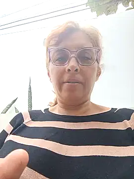 Snapshot of leona- chatting on February 11, 1:30 pm leona- online show from February 11, 1:30 pm