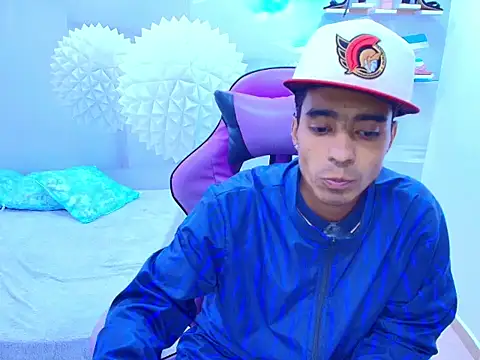 Aaron-00 online show from January 16, 8:35 pm