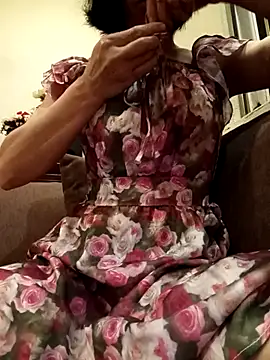 Snapshot of YunLem chatting on April 19, 1:32 pm YunLem online show from April 19, 1:32 pm