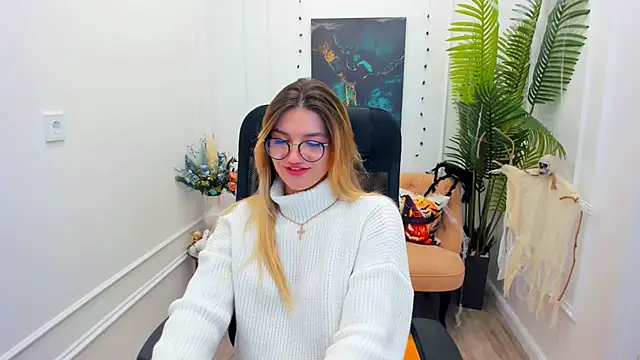 SelenaeMoore online show from November 2, 7:49 pm