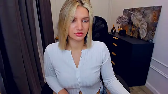 SelenaeMoore online show from April 22, 3:53 am