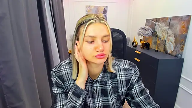 SelenaeMoore online show from April 25, 3:42 am