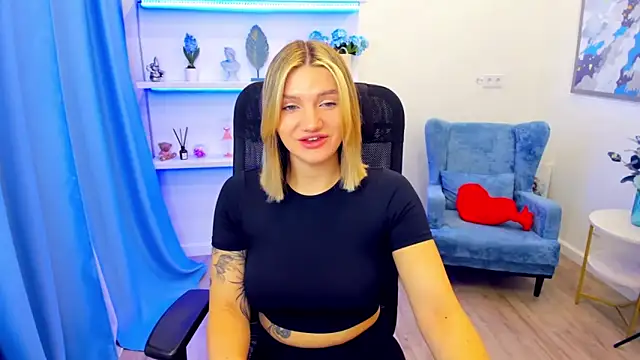 Snapshot of SelenaeMoore chatting on May 2, 7:30 pm SelenaeMoore online show from May 2, 7:30 pm