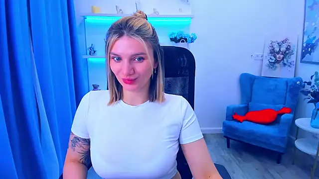 Snapshot of SelenaeMoore chatting on May 24, 6:35 pm SelenaeMoore online show from May 24, 6:35 pm