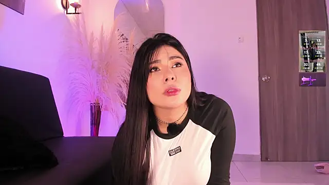 Danna adams01 online show from April 13, 6:35 pm