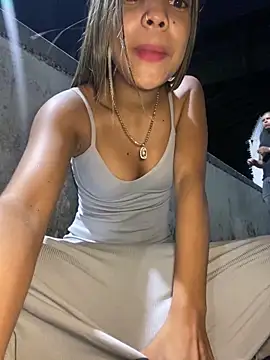 NAUGHTY LITTLE 18 online show from December 24, 12:33 am