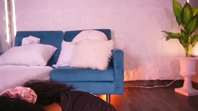 CailynBrowm online show from April 18, 4:27 am