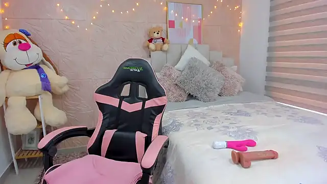 emilyharrix online show from December 1, 9:37 pm