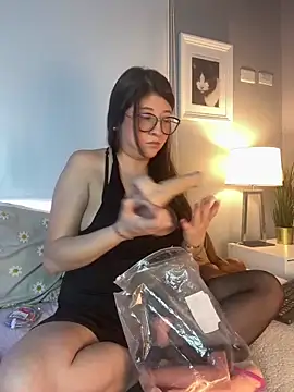 Snapshot of hannaasweet chatting on February 11, 4:46 pm hannaasweet online show from February 11, 4:46 pm