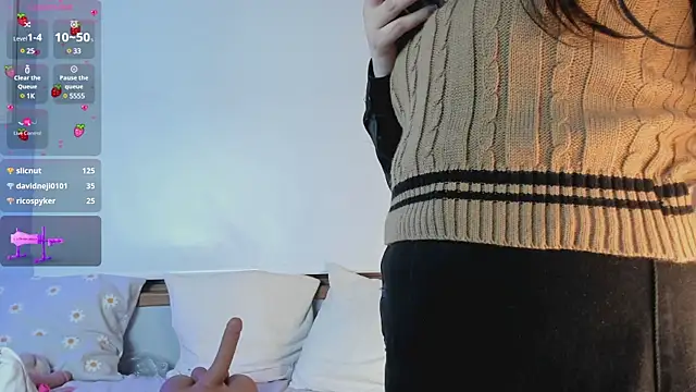 Snapshot of hannaasweet chatting on February 20, 3:01 am hannaasweet online show from February 20, 3:01 am